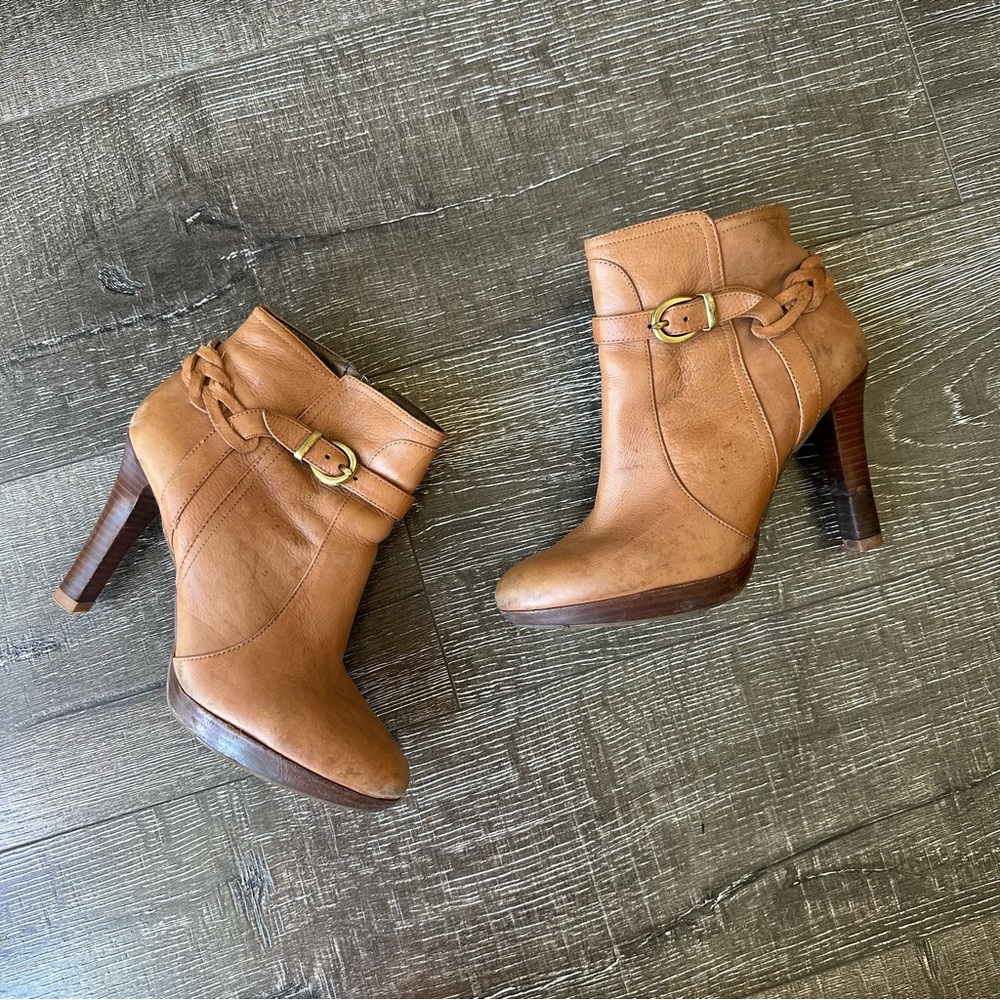 Banana Republic women’s Tan Leather Ankle Boots